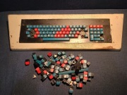 Stara klawiatura do jednego z pierwszych komputerów w Polsce