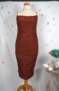 Sukienka ołówkowa brązowa S dopasowana midi elegancka drapowana