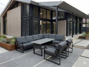 Zestaw Vonge Naroznik z stolikiem z regulacją poziomu i dwoma fotelami.