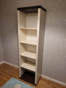 Regał firmy Pinio z kolekcji Lara