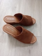 Klapki na koturnie, skórzane, Ryłko rozmiar 38