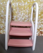 Kitchen Helper – różowy podest dla małych pomocnic