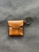 Portmonetka skórzana na monety, bilon. Brelok do kluczy. Demon