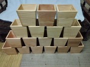 Doniczka z drwna jodłowego lub olszowego