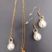 Zestaw naszyjnik i kolczyki, perełki 