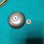 Oryginalny dzwonek ze śrubką do zegara Francuskiego ok.5 cm.