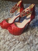 Sandały na szpilce na koturnie z ozdobą