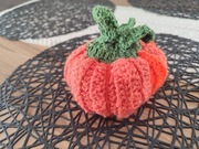 Dekoracyjna dynia szydełkowa na stół komodę