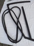 uszczelki listwy drzwi lewe Mazda CX-5 II 2018 r.