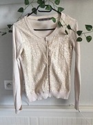 Beżowy sweterek Top Secret z cekinami zapinany na zatrzaski