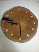 Zegar Dębowy zalany żywicą.