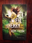Ręka fatum, Wiehl/Henry 