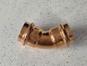 Kolano miedziane zaciskowe 28 mm 45 stopni – nowe