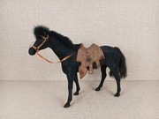 Dekoracyjny czarny koń z siodłem Zabawka Figurka konia Koń dla lalek