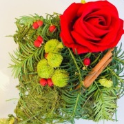 ikebana wiosenna lub Stroik dekoracja wielkanoc
