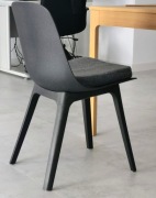 Krzesło czarne Odger IKEA