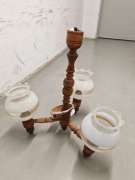 drewniany żyrandol z PRL