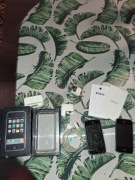 2 x iphone 3gs karton od 8gb stand ładowarka kabel