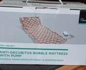 Zestaw rehabilitacyjny: Rollator, Balkonik + Materac przeciwodleżynowy/ BDB