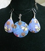 Niebieska masa perłowa w kwiaty, wisior i kolczyki, zestaw biżuterii