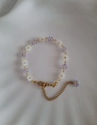 Bransoletka handmade białe i fioletowe kwiatki delikatna na wiosnę lato