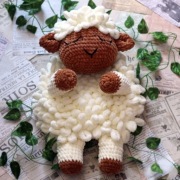 Snuggler owca na szydełku amigurumi zabawka pluszak handmade