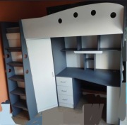 Łóżko piętrowe antresola szafą biurko szary biały szuflady narożne drabina 