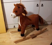 Mały konik bujany Koń na biegunach dźwięk galop