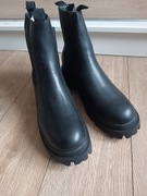 Czarne botki na platformie 