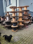 Szpule drewniane, bęben po kablu, rolka, stolik ogrodowy, krzesło ogrodowe.