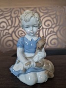 Figurka z porcelany dziewczynka z sarną