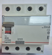Wyłącznik różnicowoprądowy LEGRAND 40A typ AC 30mA  TX3 Różnicówka 411708