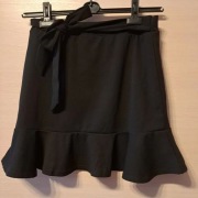 Spódnica czarna z falbanką i paseczkiem do zawiązania