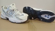 Jeden but New Balance prawy 38