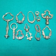 Górne elementy lamp lub pater=brąz lub mosiądz=wszystko ze zdjęcia