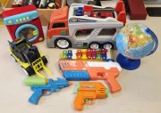 Zestaw zabawek Samochody Pistolety Globus Cymbalki...
