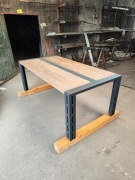 Stół do jadalni z metalu i drewna Loft Industrial 