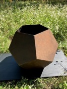 Geometryczna donica Corten, donica na taras i do ogrodu