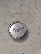 kapsel dekielek emblemat felgi Mustang