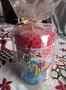 Skarbonka zamykana na małą kłódkę.