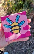 Bąk na Mini Sztaludze Akryl, handmade, obrazek canvas, trzmiel 7x7 cm