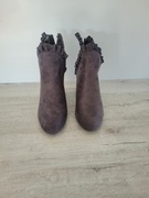 Botki zamszowe na obcasie