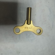 Kluczyk do nakręcania mechanizmu zegara wiszącego