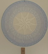 Mandala o średnicy 60 cm.