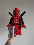 Duża figurka Deadpool w stylu LEGO 40 cm