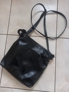 Torebka błyszcząca na długim pasku