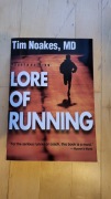 LORE OF RUNNING, TIM NOAKES, kultowa książka o bieganiu, ANGIELSKI