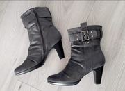 Szare botki z klamrą