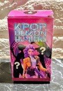 K-POP Demon Hunters lalka brelok + karta