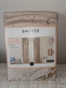 Beżowe zasłony welurowe welwetowe Smukee komplet dwóch zasłon na taśmie 